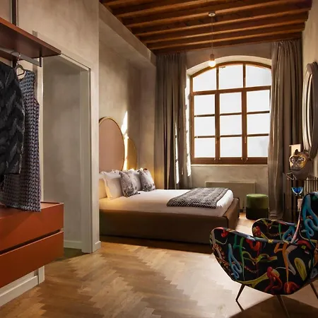 Palm - Small Luxury Of The World