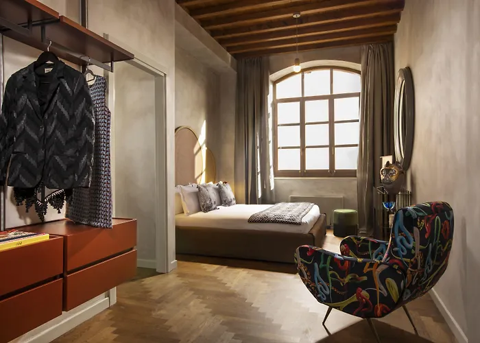 Palm - Small Luxury Of The World *