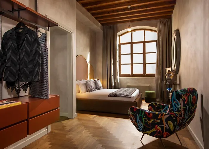 Palm - Small Luxury Of The World